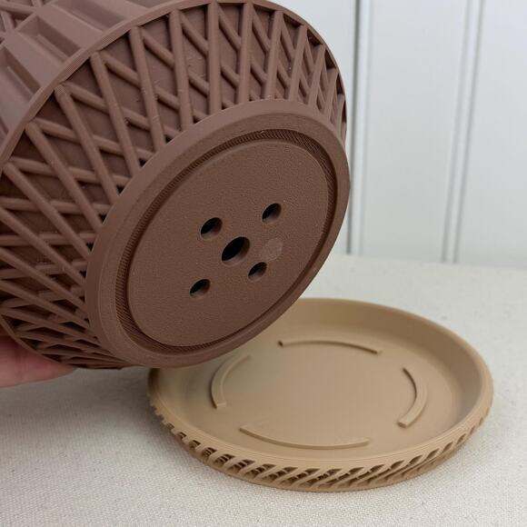 The Axon Planter, Indoor Flower Pot, Tabletop Planter, Layered Design - Picture 6 of 10